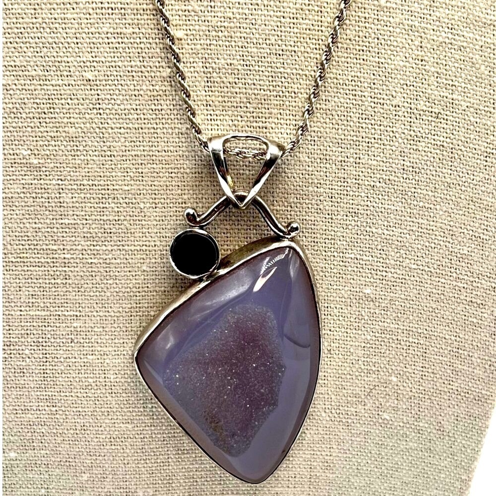 Italian 925 Sterling Silver Necklace With Faceted Garnet & Agate Pendant.  B11